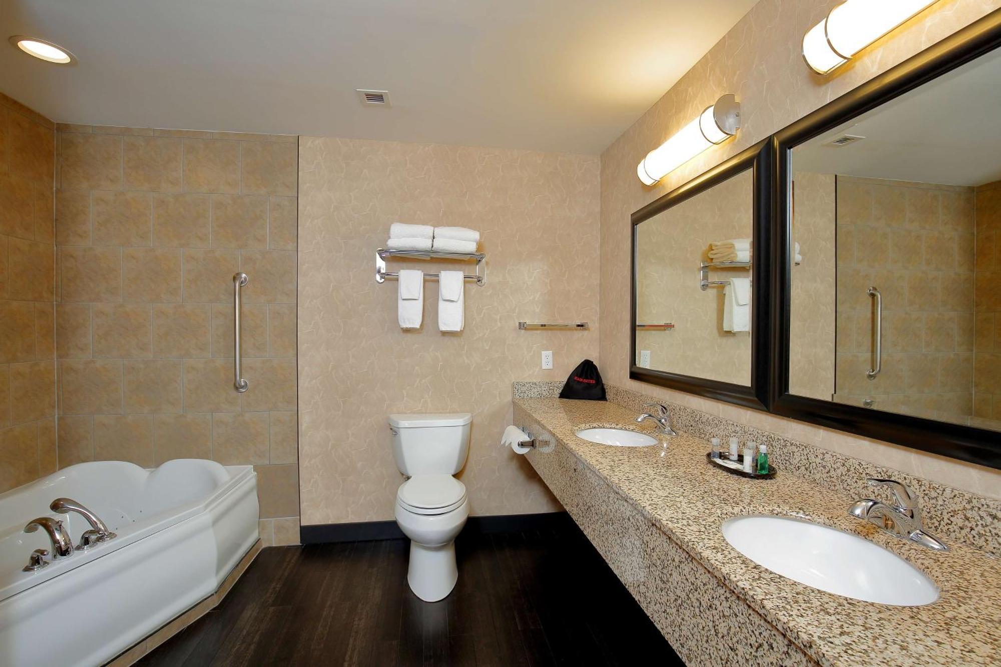 ססקאטון Best Western Blairmore מראה חיצוני תמונה